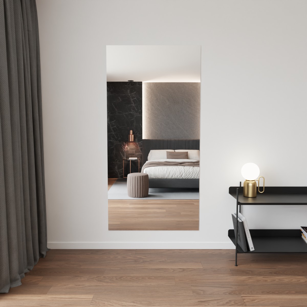 Verzilverd blanke slaapkamerspiegel aan de muur in lichte slaapkamer