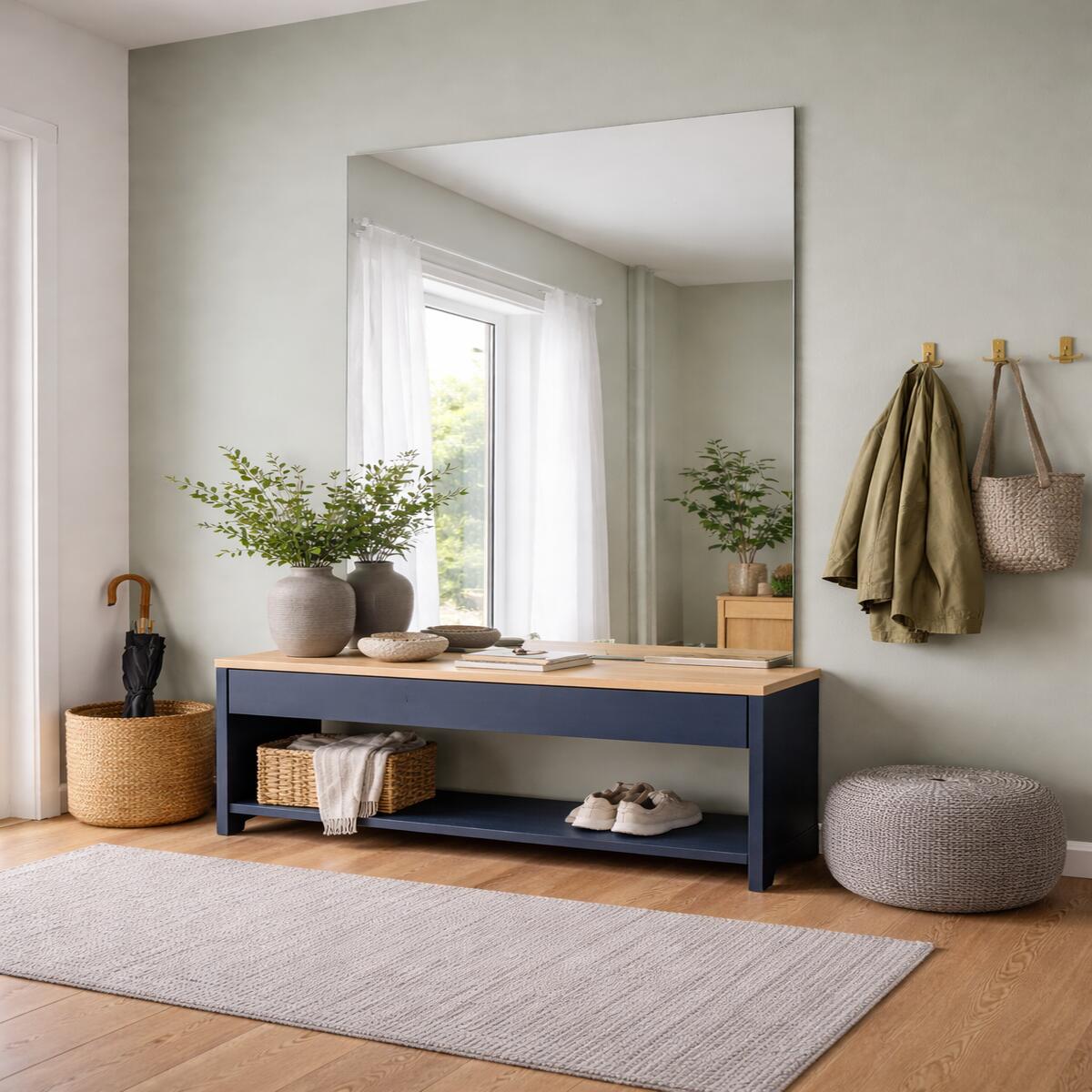 Verzilverd blank halspiegel in een woonkamer