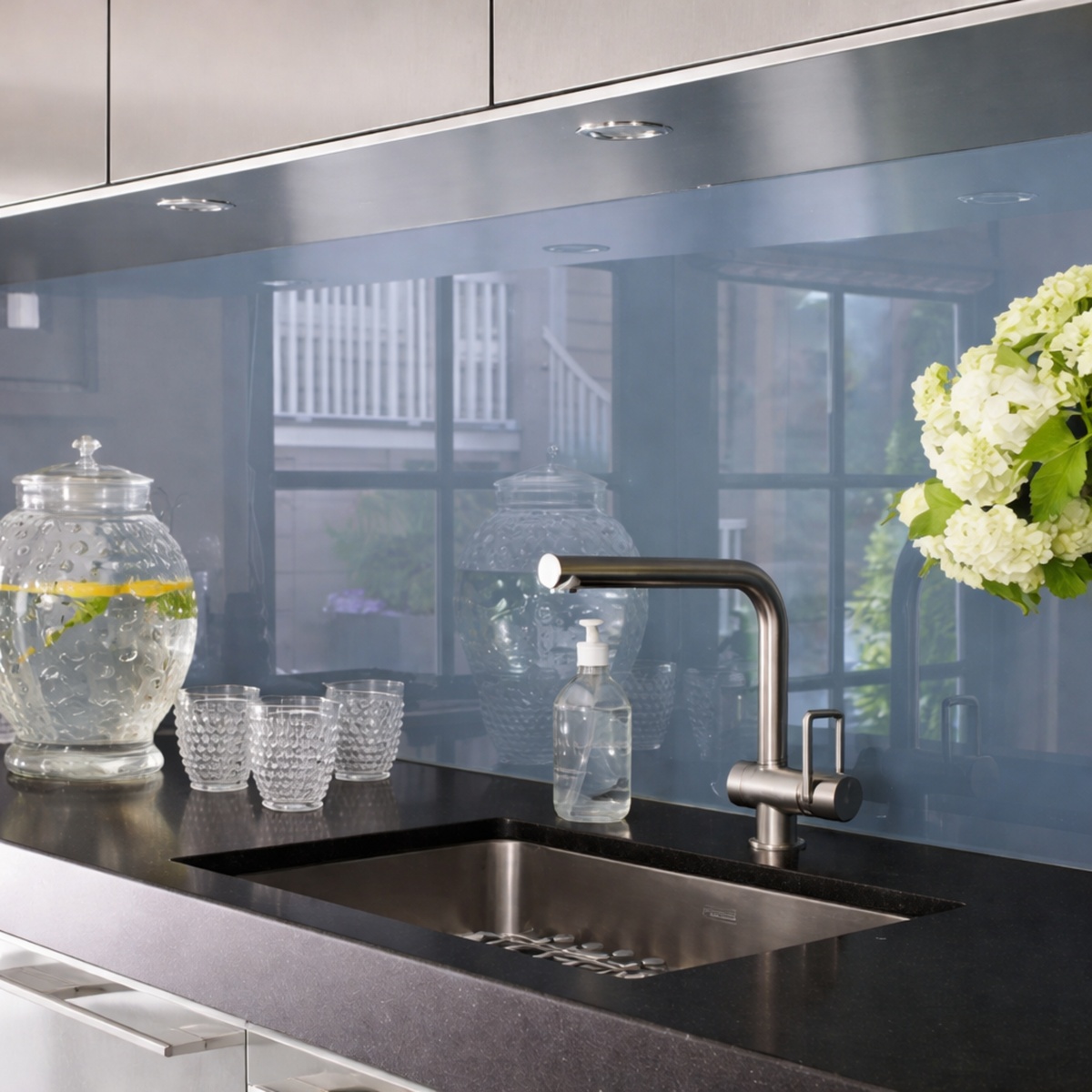 Glazen keukenachterwand blauw gelakt gehard glas