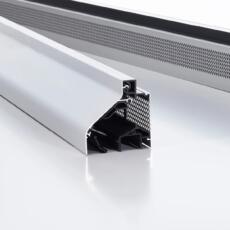 De DucoLine DAR ZR 10/17/23 is een zelfregelend ventilatierooster van duurzaam aluminium met een strak vlak design en constante toevoer van frisse lucht.